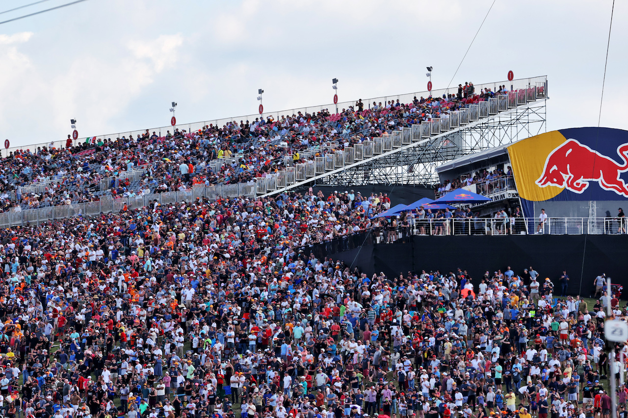 GP STATI UNITI, Circuit Atmosfera - fans.
22.10.2021. Formula 1 World Championship, Rd 17, United States Grand Prix, Austin, Texas, USA, Practice Day.
- www.xpbimages.com, EMail: requests@xpbimages.com © Copyright: Batchelor / XPB Images