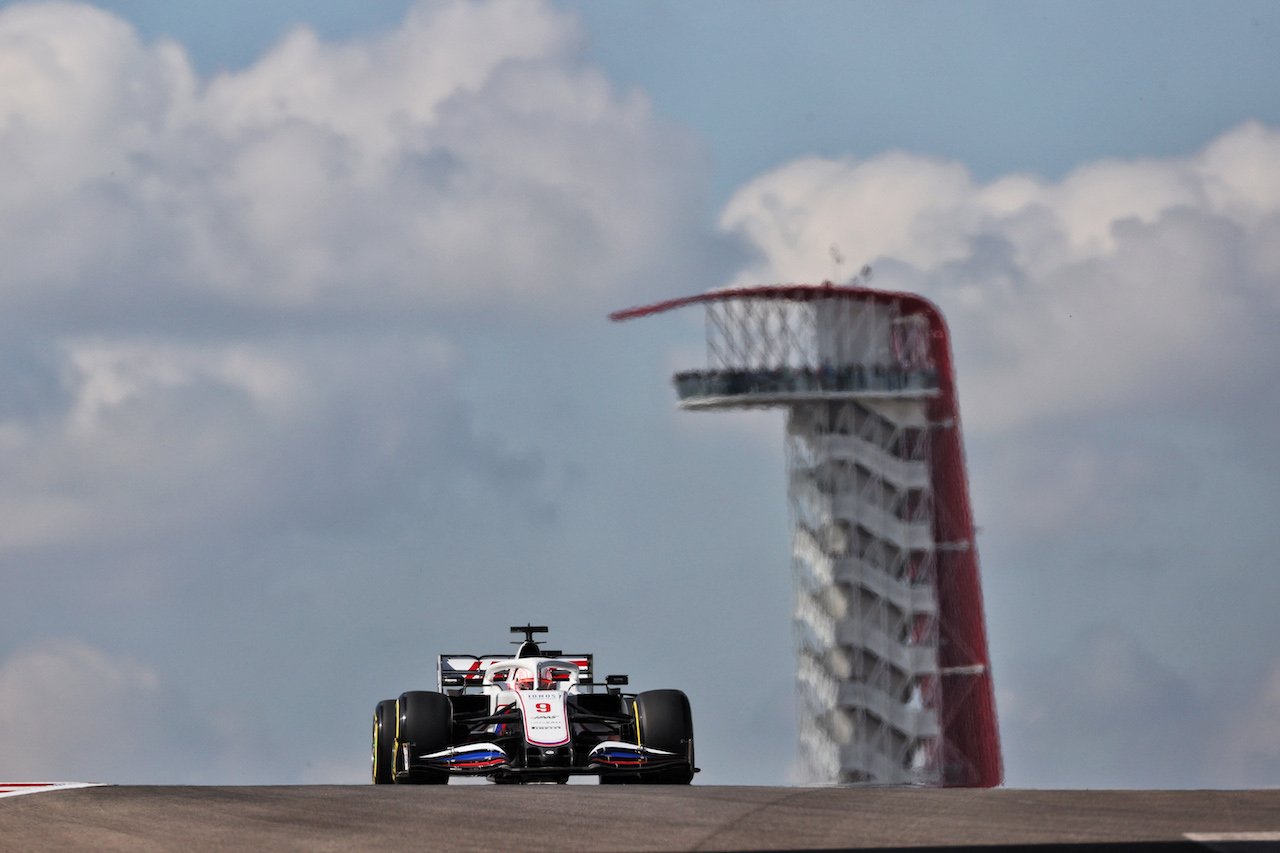 GP STATI UNITI, Nikita Mazepin (RUS) Haas F1 Team VF-21.
22.10.2021. Formula 1 World Championship, Rd 17, United States Grand Prix, Austin, Texas, USA, Practice Day.
- www.xpbimages.com, EMail: requests@xpbimages.com © Copyright: Batchelor / XPB Images