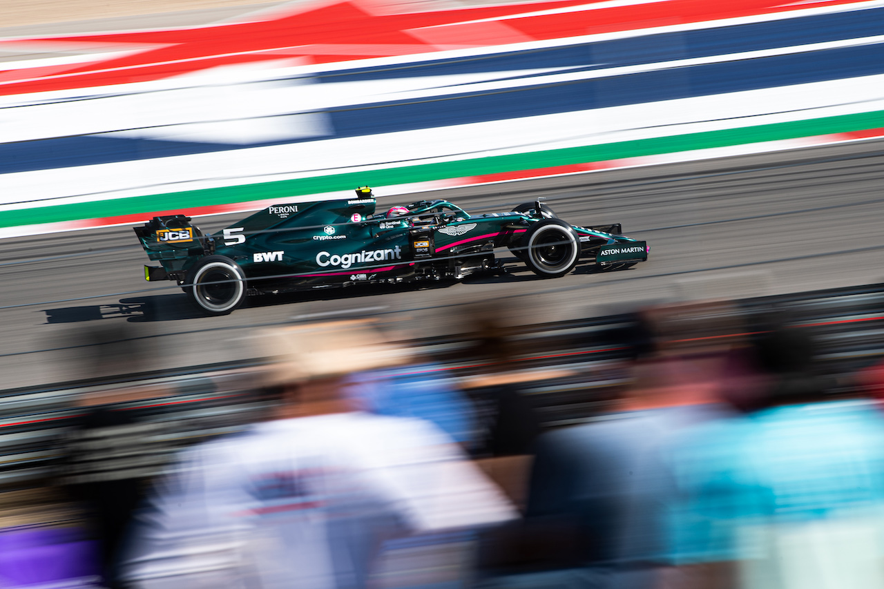 GP STATI UNITI, Sebastian Vettel (GER) Aston Martin F1 Team AMR21.
22.10.2021. Formula 1 World Championship, Rd 17, United States Grand Prix, Austin, Texas, USA, Practice Day.
- www.xpbimages.com, EMail: requests@xpbimages.com © Copyright: Price / XPB Images