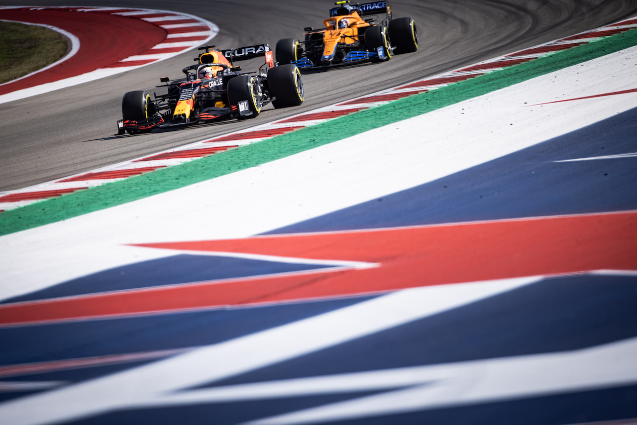 GP STATI UNITI, Max Verstappen (NLD) Red Bull Racing RB16B.
22.10.2021. Formula 1 World Championship, Rd 17, United States Grand Prix, Austin, Texas, USA, Practice Day.
- www.xpbimages.com, EMail: requests@xpbimages.com © Copyright: Bearne / XPB Images