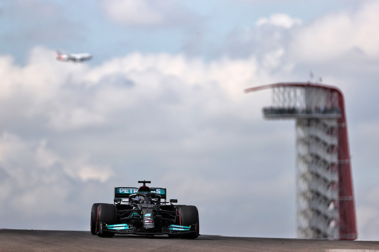 GP STATI UNITI, Lewis Hamilton (GBR) Mercedes AMG F1 W12.
22.10.2021. Formula 1 World Championship, Rd 17, United States Grand Prix, Austin, Texas, USA, Practice Day.
- www.xpbimages.com, EMail: requests@xpbimages.com © Copyright: Moy / XPB Images