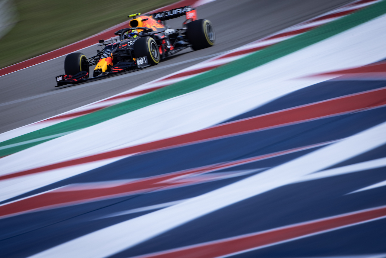 GP STATI UNITI, Sergio Perez (MEX) Red Bull Racing RB16B.
22.10.2021. Formula 1 World Championship, Rd 17, United States Grand Prix, Austin, Texas, USA, Practice Day.
- www.xpbimages.com, EMail: requests@xpbimages.com © Copyright: Bearne / XPB Images