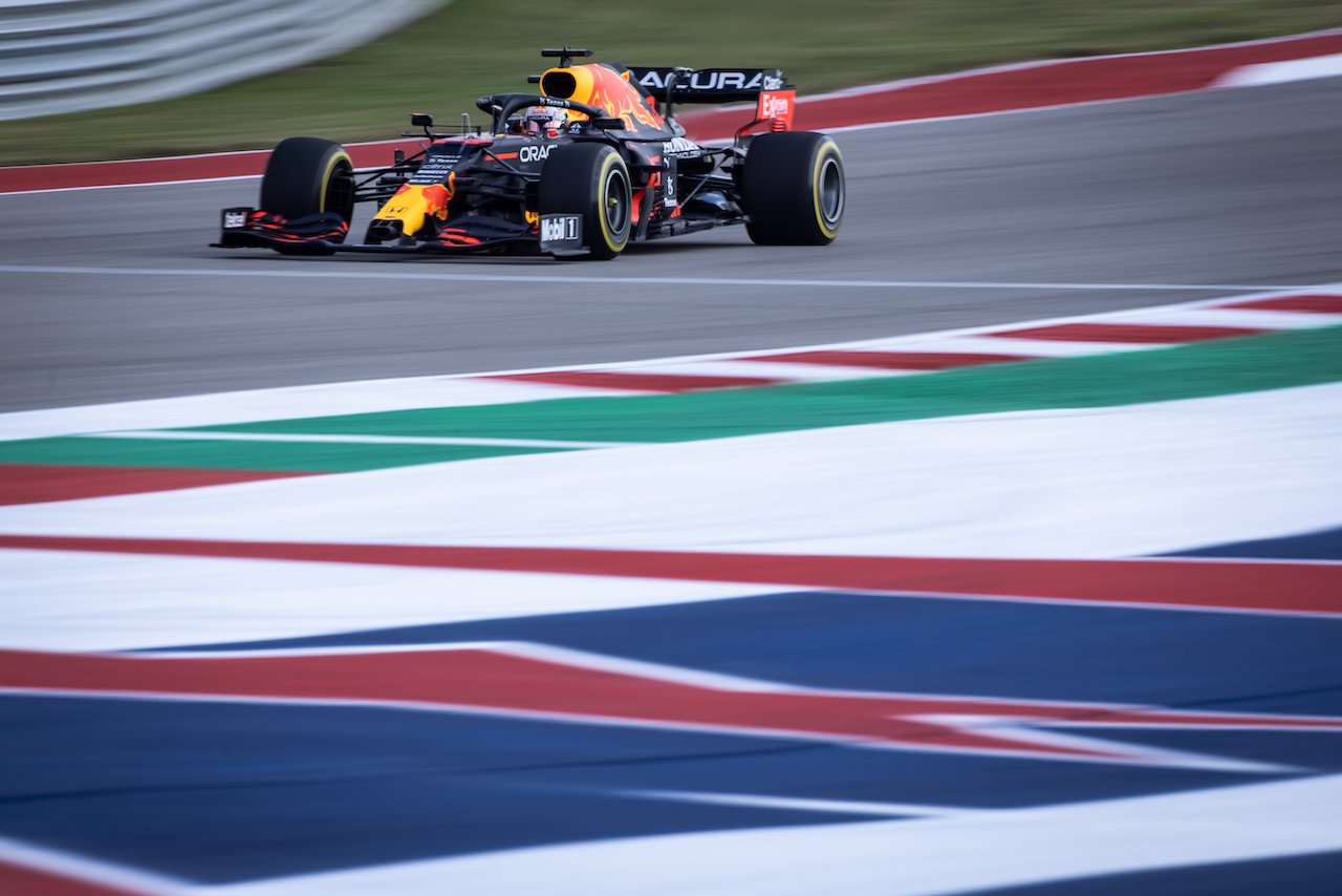 GP STATI UNITI, Max Verstappen (NLD) Red Bull Racing RB16B.
22.10.2021. Formula 1 World Championship, Rd 17, United States Grand Prix, Austin, Texas, USA, Practice Day.
- www.xpbimages.com, EMail: requests@xpbimages.com © Copyright: Bearne / XPB Images