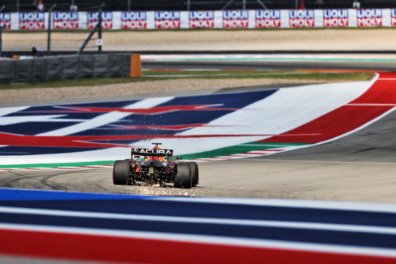 GP STATI UNITI, Max Verstappen (NLD) Red Bull Racing RB16B.
22.10.2021. Formula 1 World Championship, Rd 17, United States Grand Prix, Austin, Texas, USA, Practice Day.
- www.xpbimages.com, EMail: requests@xpbimages.com © Copyright: Moy / XPB Images