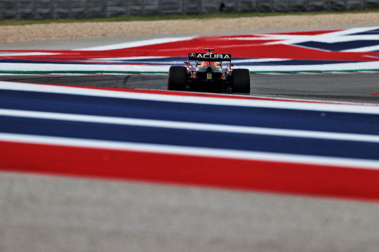 GP STATI UNITI, Max Verstappen (NLD) Red Bull Racing RB16B.
22.10.2021. Formula 1 World Championship, Rd 17, United States Grand Prix, Austin, Texas, USA, Practice Day.
- www.xpbimages.com, EMail: requests@xpbimages.com © Copyright: Moy / XPB Images