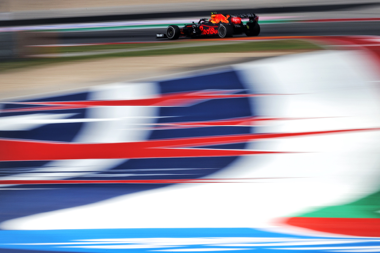 GP STATI UNITI, Sergio Perez (MEX) Red Bull Racing RB16B.
22.10.2021. Formula 1 World Championship, Rd 17, United States Grand Prix, Austin, Texas, USA, Practice Day.
- www.xpbimages.com, EMail: requests@xpbimages.com © Copyright: Moy / XPB Images