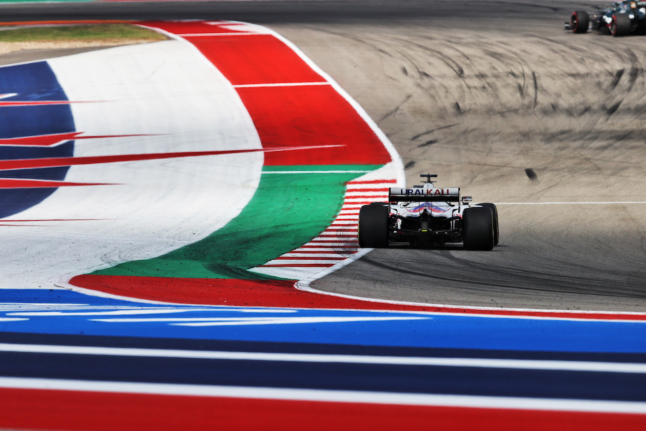 GP STATI UNITI, Nikita Mazepin (RUS) Haas F1 Team VF-21.
22.10.2021. Formula 1 World Championship, Rd 17, United States Grand Prix, Austin, Texas, USA, Practice Day.
- www.xpbimages.com, EMail: requests@xpbimages.com © Copyright: Moy / XPB Images