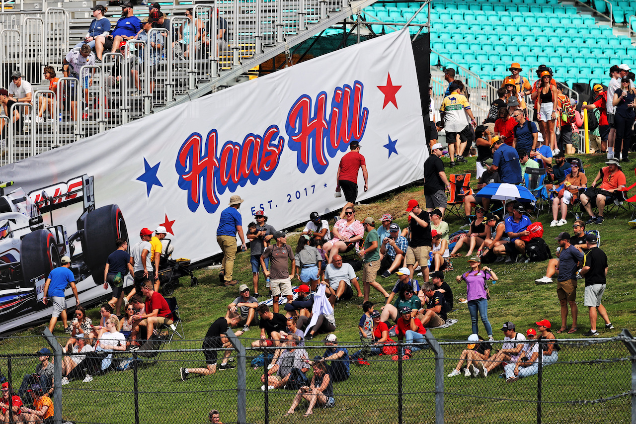 GP STATI UNITI, Circuit Atmosfera - fans.
22.10.2021. Formula 1 World Championship, Rd 17, United States Grand Prix, Austin, Texas, USA, Practice Day.
- www.xpbimages.com, EMail: requests@xpbimages.com © Copyright: Moy / XPB Images