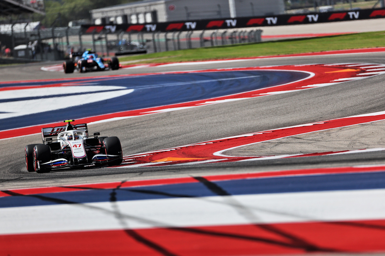 GP STATI UNITI, Mick Schumacher (GER) Haas VF-21.
22.10.2021. Formula 1 World Championship, Rd 17, United States Grand Prix, Austin, Texas, USA, Practice Day.
- www.xpbimages.com, EMail: requests@xpbimages.com © Copyright: Batchelor / XPB Images