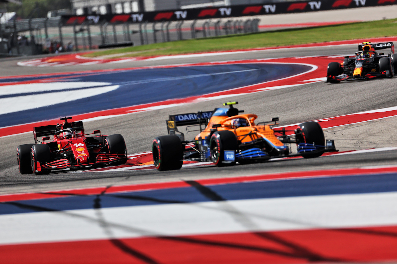 GP STATI UNITI, Charles Leclerc (MON) Ferrari SF-21 follows Lando Norris (GBR) McLaren MCL35M.
22.10.2021. Formula 1 World Championship, Rd 17, United States Grand Prix, Austin, Texas, USA, Practice Day.
- www.xpbimages.com, EMail: requests@xpbimages.com © Copyright: Batchelor / XPB Images