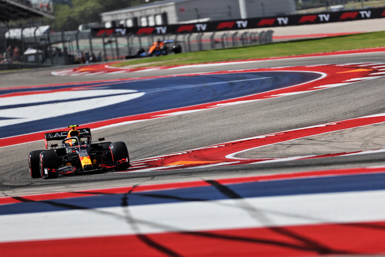 GP STATI UNITI, Sergio Perez (MEX) Red Bull Racing RB16B.
22.10.2021. Formula 1 World Championship, Rd 17, United States Grand Prix, Austin, Texas, USA, Practice Day.
- www.xpbimages.com, EMail: requests@xpbimages.com © Copyright: Batchelor / XPB Images