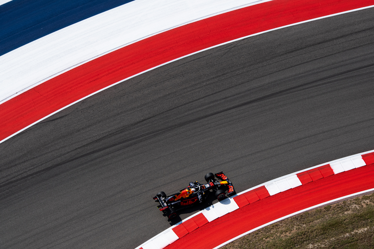 GP STATI UNITI, Max Verstappen (NLD) Red Bull Racing RB16B.
22.10.2021. Formula 1 World Championship, Rd 17, United States Grand Prix, Austin, Texas, USA, Practice Day.
- www.xpbimages.com, EMail: requests@xpbimages.com © Copyright: Price / XPB Images