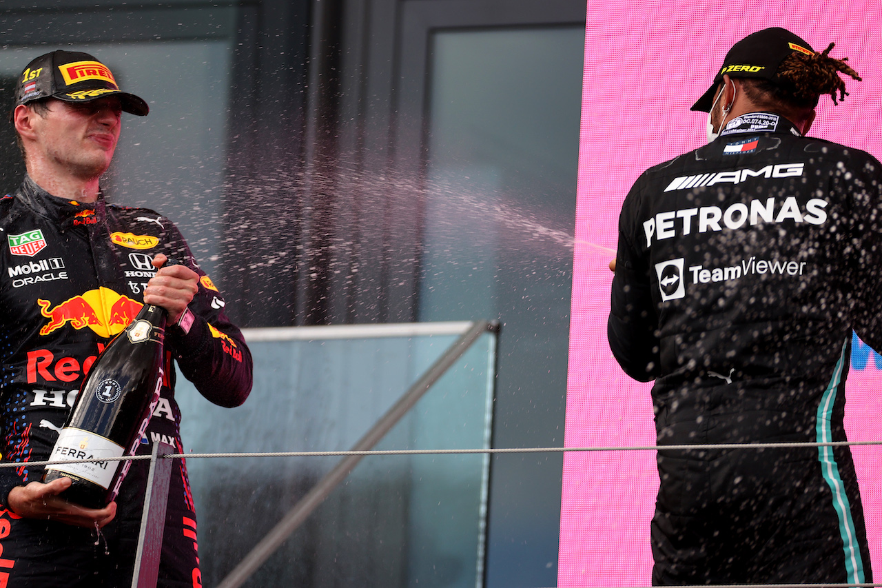 GP STIRIA, 1st place Max Verstappen (NLD) Red Bull Racing with Lewis Hamilton (GBR) Mercedes AMG F1.
27.06.2021. Formula 1 World Championship, Rd 8, Steiermark Grand Prix, Spielberg, Austria, Gara Day.
- www.xpbimages.com, EMail: requests@xpbimages.com © Copyright: Batchelor / XPB Images