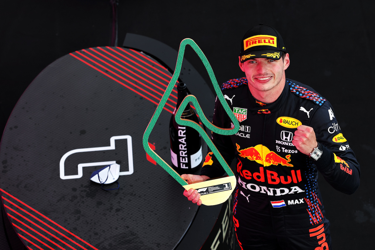 GP STIRIA, Gara winner Max Verstappen (NLD) Red Bull Racing celebrates on the podium.
27.06.2021. Formula 1 World Championship, Rd 8, Steiermark Grand Prix, Spielberg, Austria, Gara Day.
- www.xpbimages.com, EMail: requests@xpbimages.com © Copyright: Moy / XPB Images