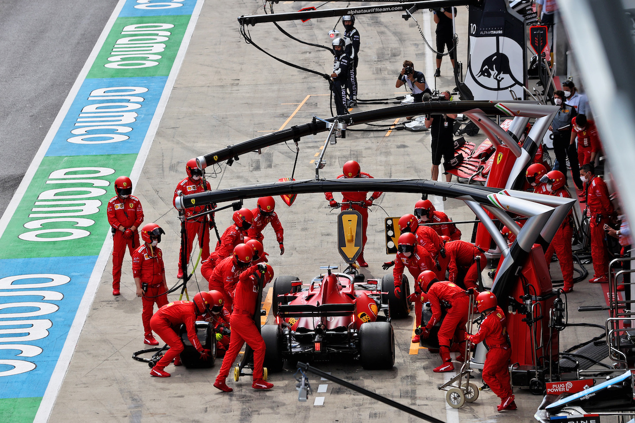 GP STIRIA, Charles Leclerc (MON) Ferrari SF-21 makes a pit stop.
27.06.2021. Formula 1 World Championship, Rd 8, Steiermark Grand Prix, Spielberg, Austria, Gara Day.
- www.xpbimages.com, EMail: requests@xpbimages.com © Copyright: Moy / XPB Images
