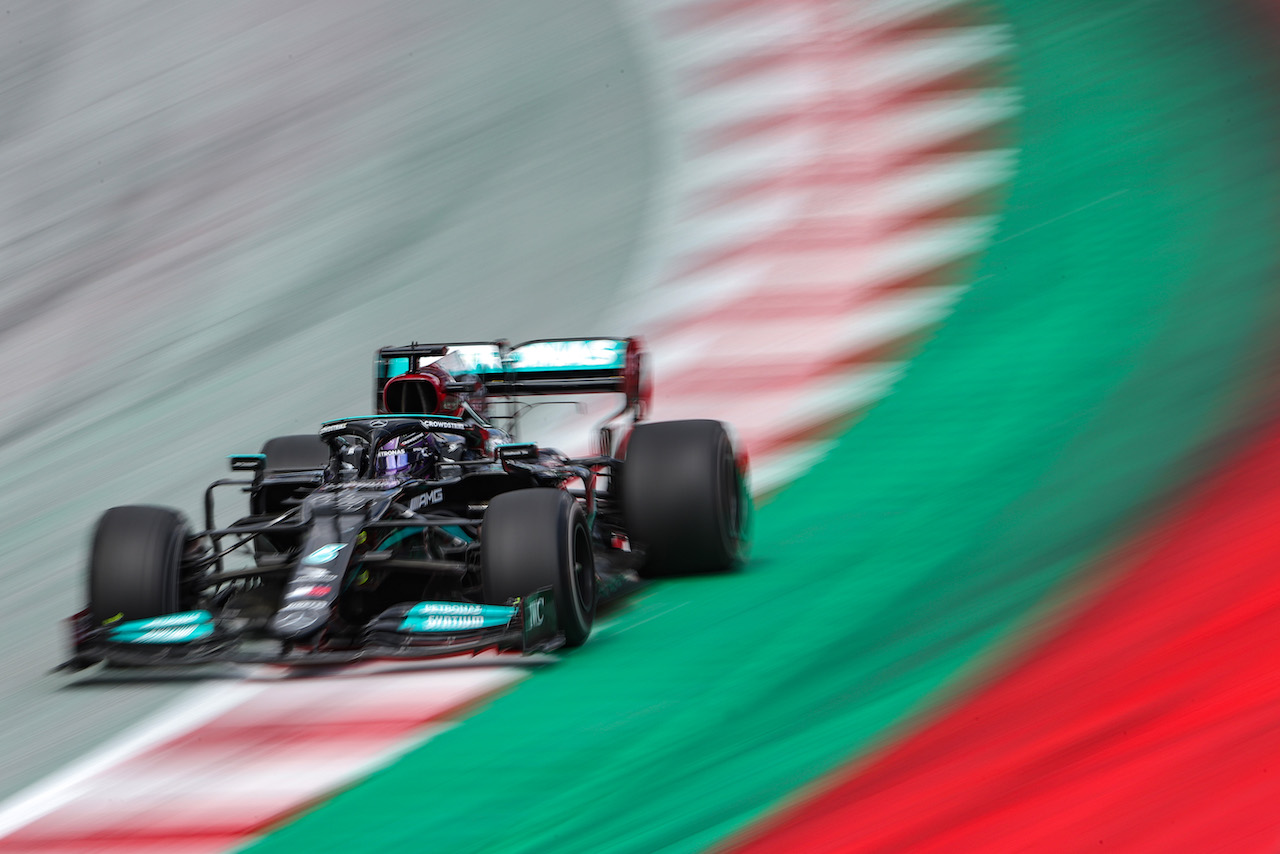 GP STIRIA, Lewis Hamilton (GBR), Mercedes AMG F1  
27.06.2021. Formula 1 World Championship, Rd 8, Steiermark Grand Prix, Spielberg, Austria, Gara Day.
- www.xpbimages.com, EMail: requests@xpbimages.com ¬© Copyright: Charniaux / XPB Images