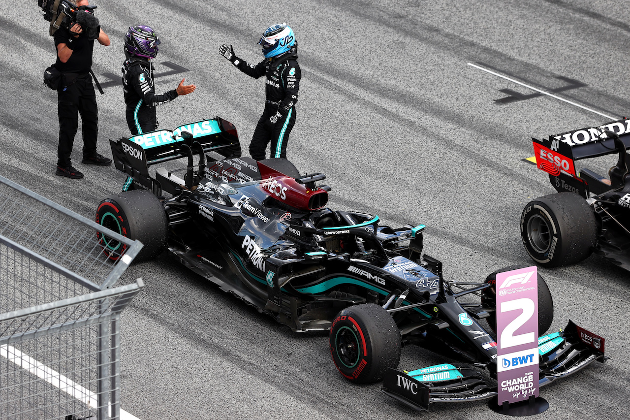 GP STIRIA, (L to R): Lewis Hamilton (GBR) Mercedes AMG F1 e Valtteri Bottas (FIN) Mercedes AMG F1 in parc ferme at the end of the race.
27.06.2021. Formula 1 World Championship, Rd 8, Steiermark Grand Prix, Spielberg, Austria, Gara Day.
- www.xpbimages.com, EMail: requests@xpbimages.com © Copyright: Moy / XPB Images