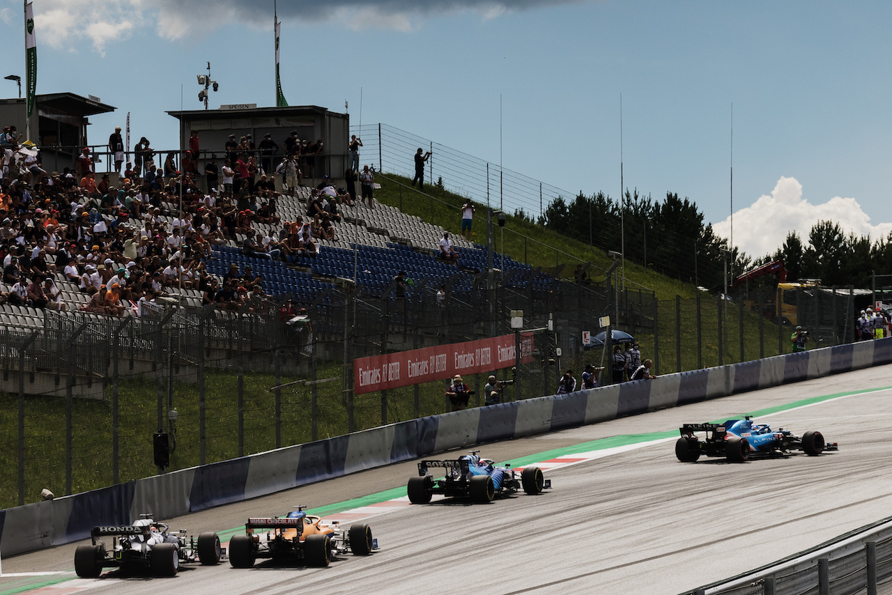 GP STIRIA, Fernando Alonso (ESP) Alpine F1 Team A521 davanti a George Russell (GBR) Williams Racing FW43B, Daniel Ricciardo (AUS) McLaren MCL35M, e Yuki Tsunoda (JPN) AlphaTauri AT02.
27.06.2021. Formula 1 World Championship, Rd 8, Steiermark Grand Prix, Spielberg, Austria, Gara Day.
- www.xpbimages.com, EMail: requests@xpbimages.com © Copyright: Bearne / XPB Images