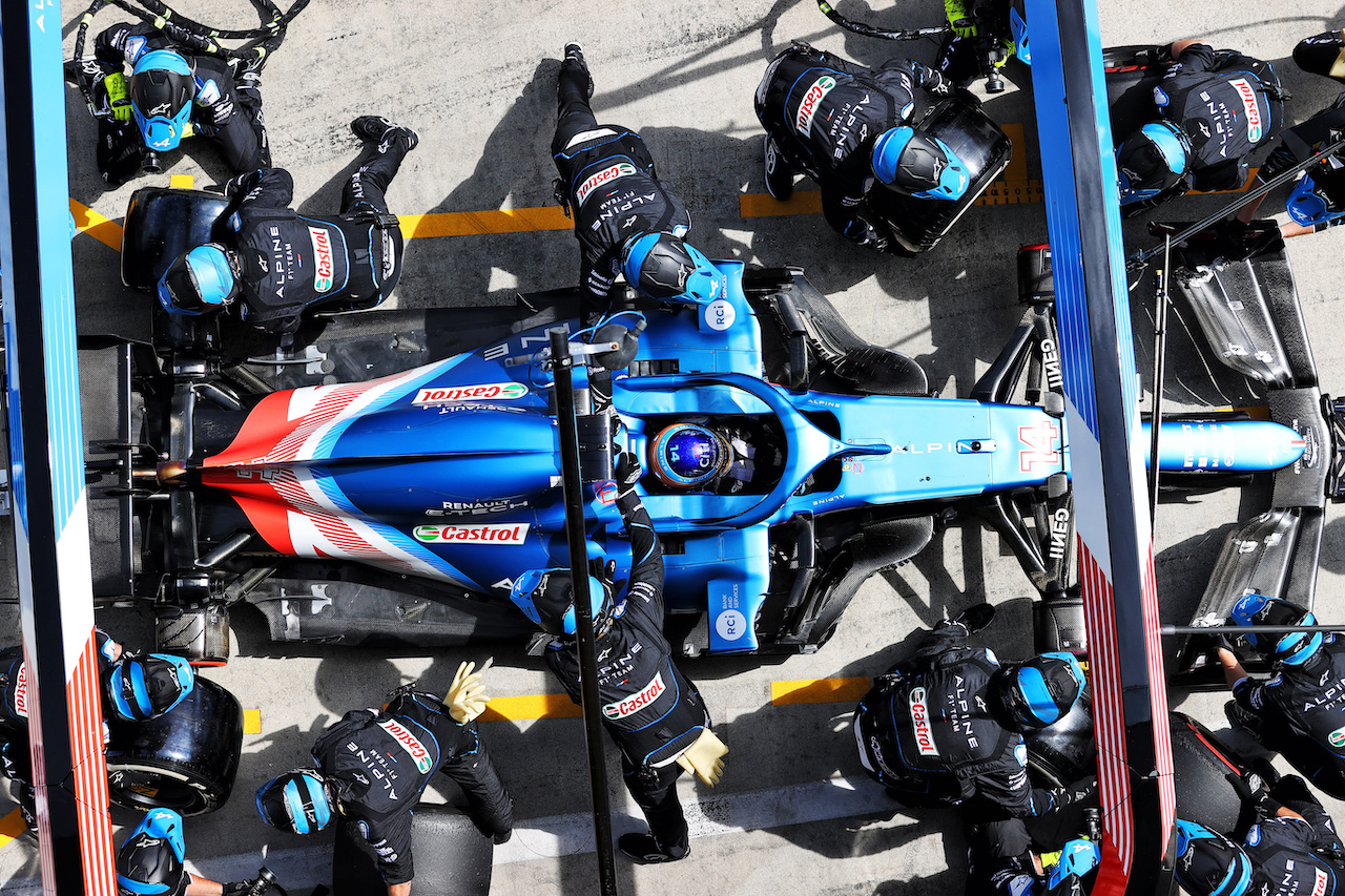 GP STIRIA, Fernando Alonso (ESP) Alpine F1 Team A521 makes a pit stop.
27.06.2021. Formula 1 World Championship, Rd 8, Steiermark Grand Prix, Spielberg, Austria, Gara Day.
- www.xpbimages.com, EMail: requests@xpbimages.com © Copyright: Moy / XPB Images