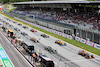 GP STIRIA, Max Verstappen (NLD) Red Bull Racing RB16B davanti a at the partenza of the race.
27.06.2021. Formula 1 World Championship, Rd 8, Steiermark Grand Prix, Spielberg, Austria, Gara Day.
- www.xpbimages.com, EMail: requests@xpbimages.com © Copyright: Moy / XPB Images