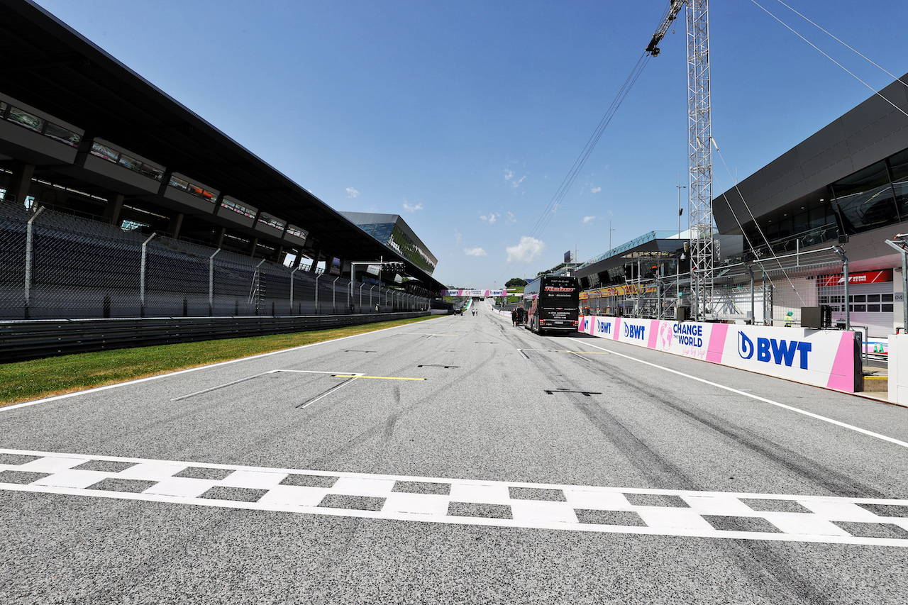 GP STIRIA, Circuit Atmosfera - partenza / finish straight.
24.06.2021. Formula 1 World Championship, Rd 8, Steiermark Grand Prix, Spielberg, Austria, Preparation Day.
- www.xpbimages.com, EMail: requests@xpbimages.com © Copyright: Moy / XPB Images