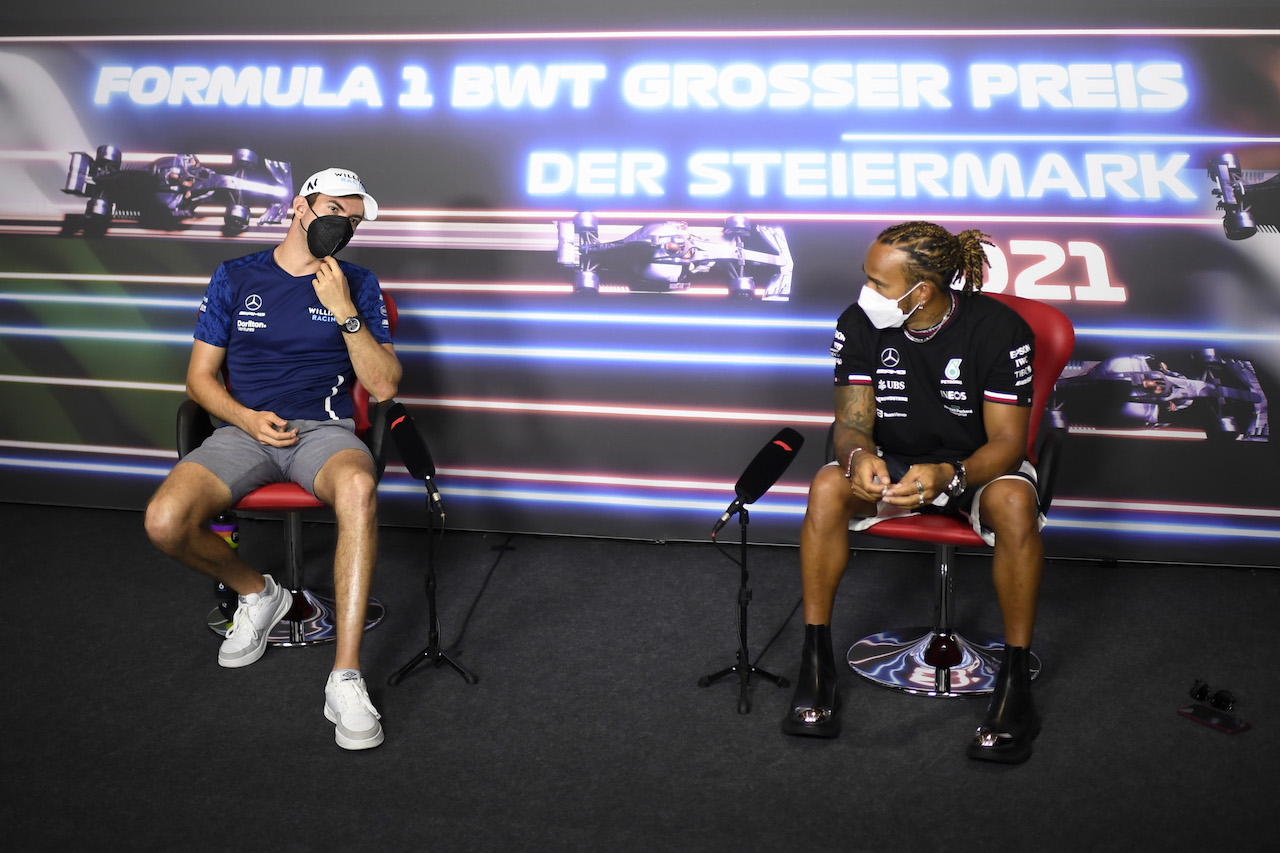 GP STIRIA, (L to R): Nicholas Latifi (CDN) Williams Racing e Lewis Hamilton (GBR) Mercedes AMG F1 in the FIA Press Conference.
24.06.2021. Formula 1 World Championship, Rd 8, Steiermark Grand Prix, Spielberg, Austria, Preparation Day.
- www.xpbimages.com, EMail: requests@xpbimages.com © Copyright: FIA Pool Image for Editorial Use Only