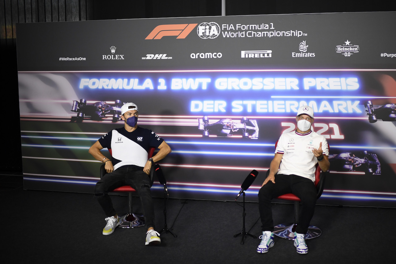 GP STIRIA, (L to R): Pierre Gasly (FRA) AlphaTauri e Valtteri Bottas (FIN) Mercedes AMG F1 in the FIA Press Conference.
24.06.2021. Formula 1 World Championship, Rd 8, Steiermark Grand Prix, Spielberg, Austria, Preparation Day.
- www.xpbimages.com, EMail: requests@xpbimages.com © Copyright: FIA Pool Image for Editorial Use Only