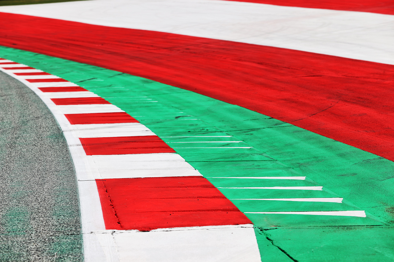 GP STIRIA, Circuit Atmosfera - kerb detail.
24.06.2021. Formula 1 World Championship, Rd 8, Steiermark Grand Prix, Spielberg, Austria, Preparation Day.
- www.xpbimages.com, EMail: requests@xpbimages.com © Copyright: Moy / XPB Images