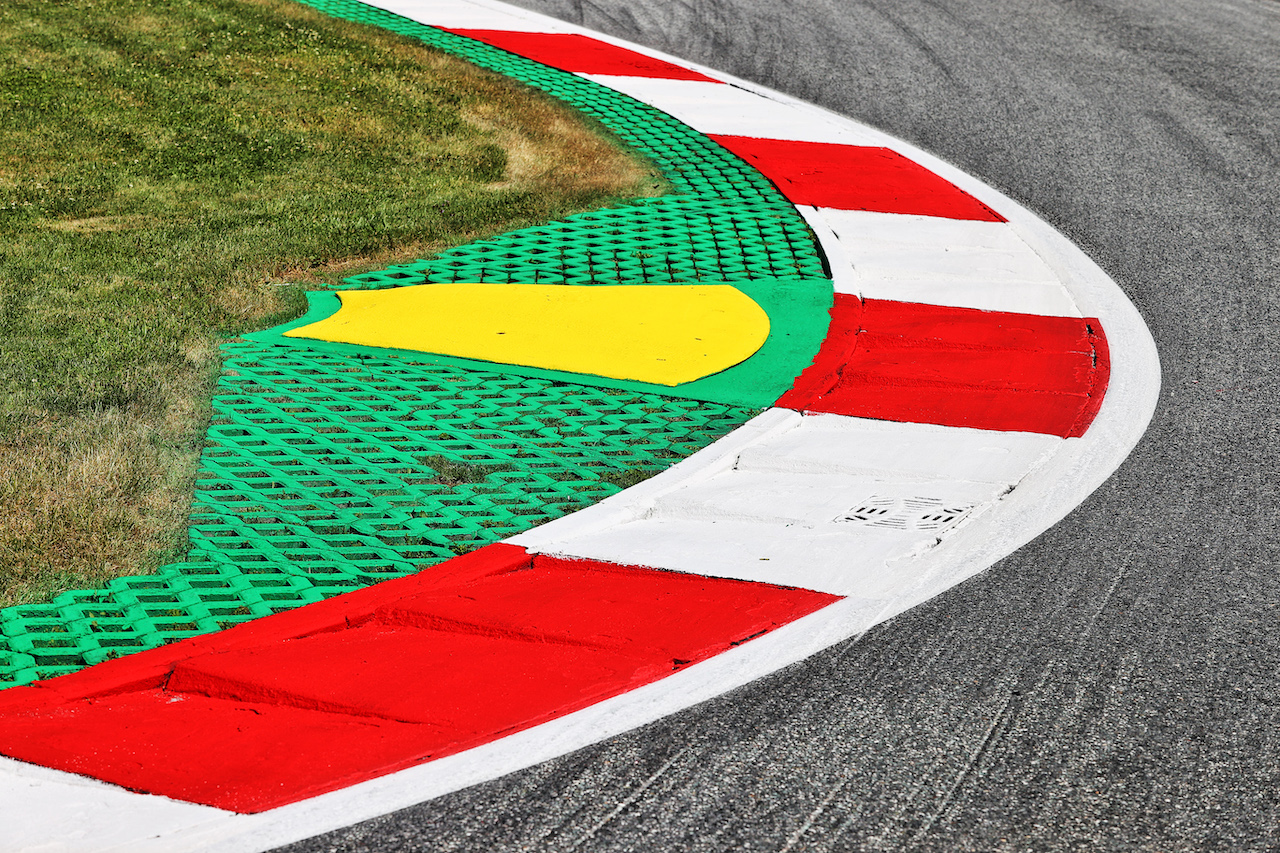 GP STIRIA, Circuit Atmosfera - kerb detail.
24.06.2021. Formula 1 World Championship, Rd 8, Steiermark Grand Prix, Spielberg, Austria, Preparation Day.
- www.xpbimages.com, EMail: requests@xpbimages.com © Copyright: Moy / XPB Images