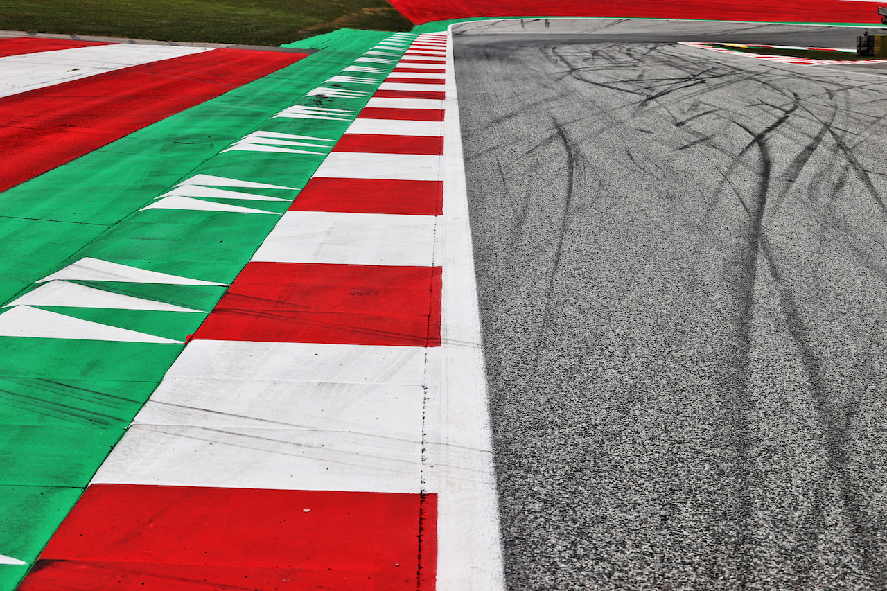GP STIRIA, Circuit Atmosfera - kerb detail.
24.06.2021. Formula 1 World Championship, Rd 8, Steiermark Grand Prix, Spielberg, Austria, Preparation Day.
- www.xpbimages.com, EMail: requests@xpbimages.com © Copyright: Moy / XPB Images