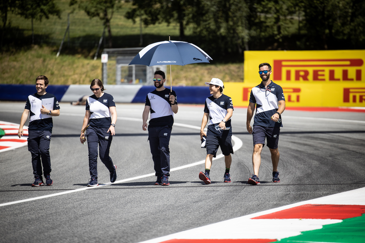 GP STIRIA, Yuki Tsunoda (JPN) AlphaTauri walks the circuit with the team.
24.06.2021. Formula 1 World Championship, Rd 8, Steiermark Grand Prix, Spielberg, Austria, Preparation Day.
- www.xpbimages.com, EMail: requests@xpbimages.com © Copyright: Bearne / XPB Images