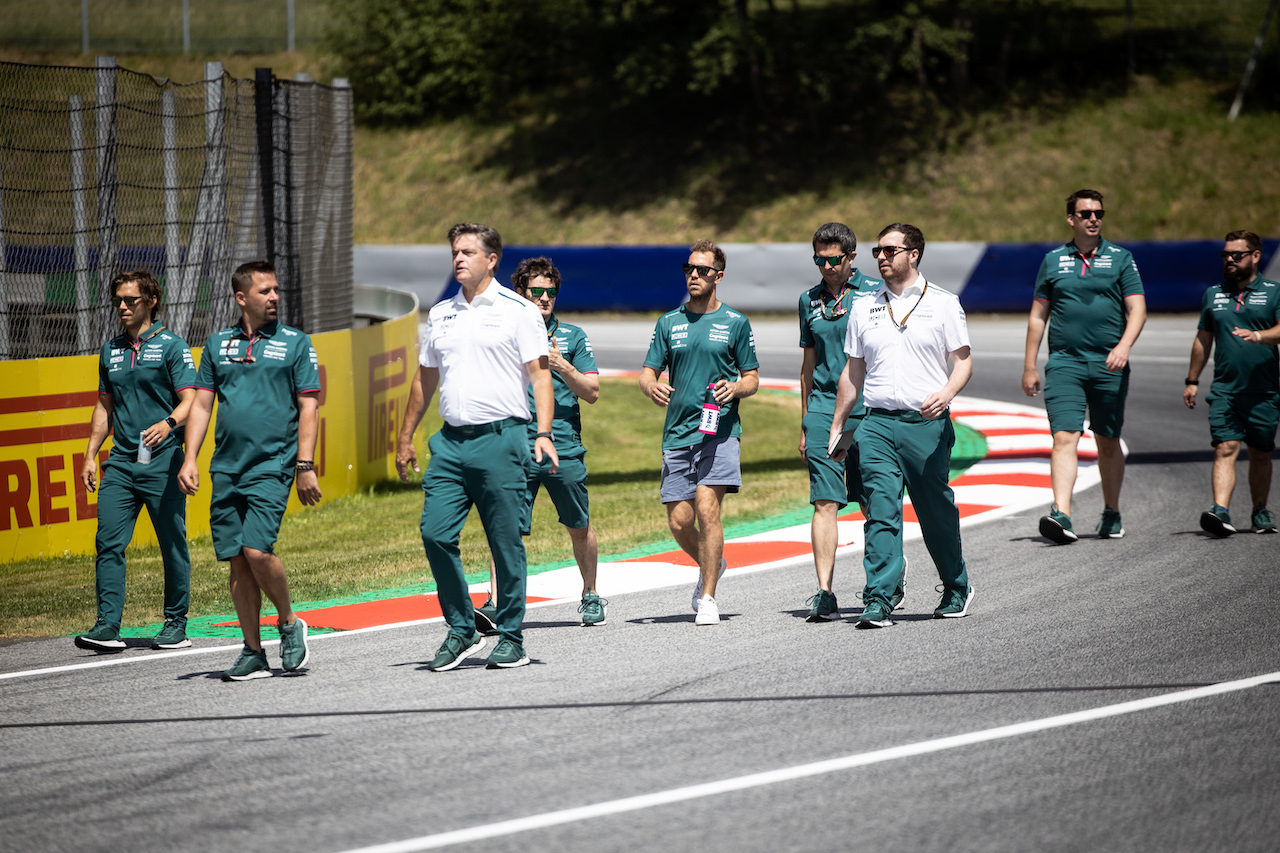 GP STIRIA, Sebastian Vettel (GER) Aston Martin F1 Team walks the circuit with the team.
24.06.2021. Formula 1 World Championship, Rd 8, Steiermark Grand Prix, Spielberg, Austria, Preparation Day.
- www.xpbimages.com, EMail: requests@xpbimages.com © Copyright: Bearne / XPB Images