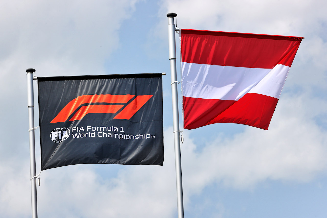 GP STIRIA, Circuit Atmosfera - F1 e Austria flags.
24.06.2021. Formula 1 World Championship, Rd 8, Steiermark Grand Prix, Spielberg, Austria, Preparation Day.
- www.xpbimages.com, EMail: requests@xpbimages.com © Copyright: Batchelor / XPB Images