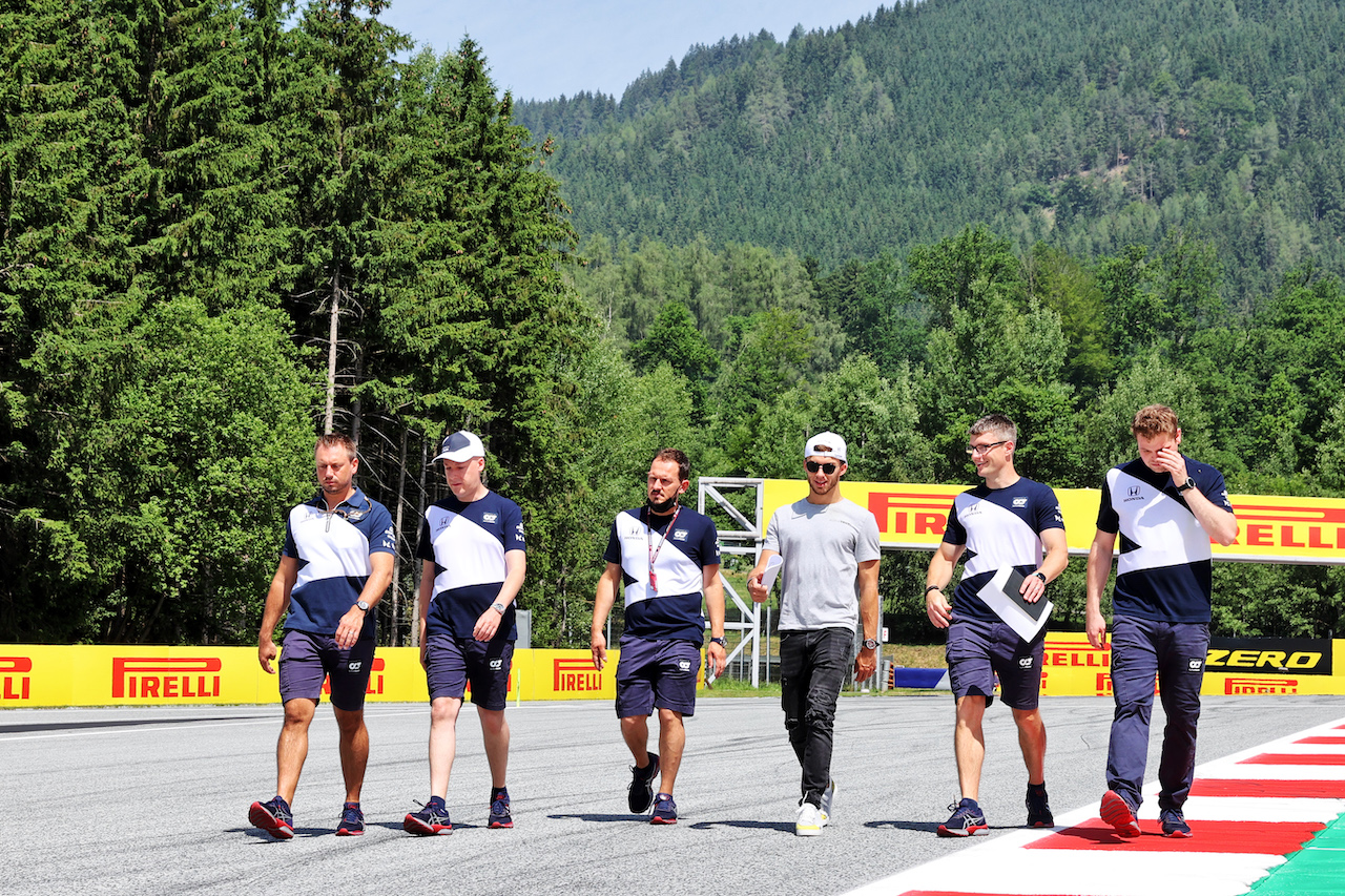 GP STIRIA, Pierre Gasly (FRA) AlphaTauri walks the circuit with the team.
24.06.2021. Formula 1 World Championship, Rd 8, Steiermark Grand Prix, Spielberg, Austria, Preparation Day.
- www.xpbimages.com, EMail: requests@xpbimages.com © Copyright: Batchelor / XPB Images