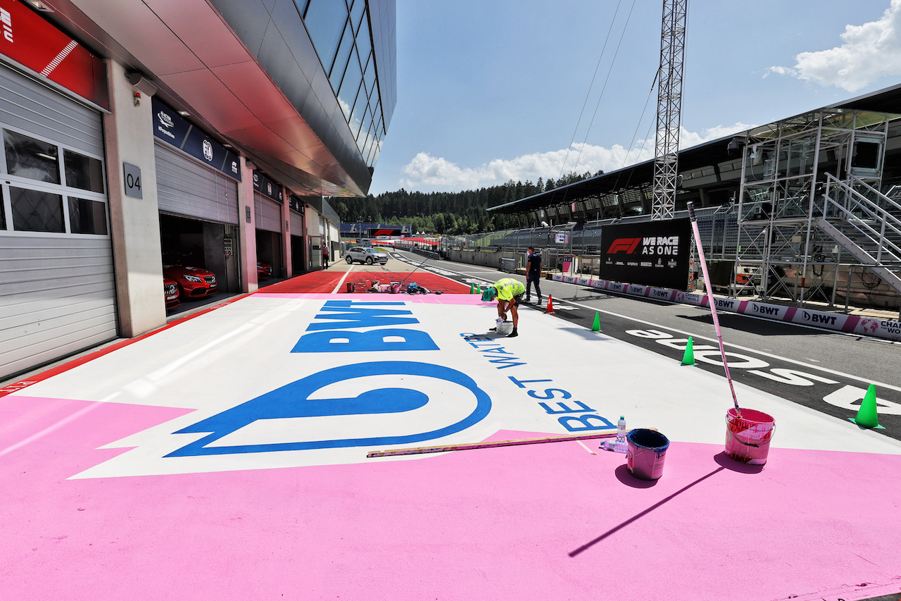GP STIRIA, Circuit Atmosfera - BWT branding being painted in the pits.
24.06.2021. Formula 1 World Championship, Rd 8, Steiermark Grand Prix, Spielberg, Austria, Preparation Day.
- www.xpbimages.com, EMail: requests@xpbimages.com © Copyright: Moy / XPB Images