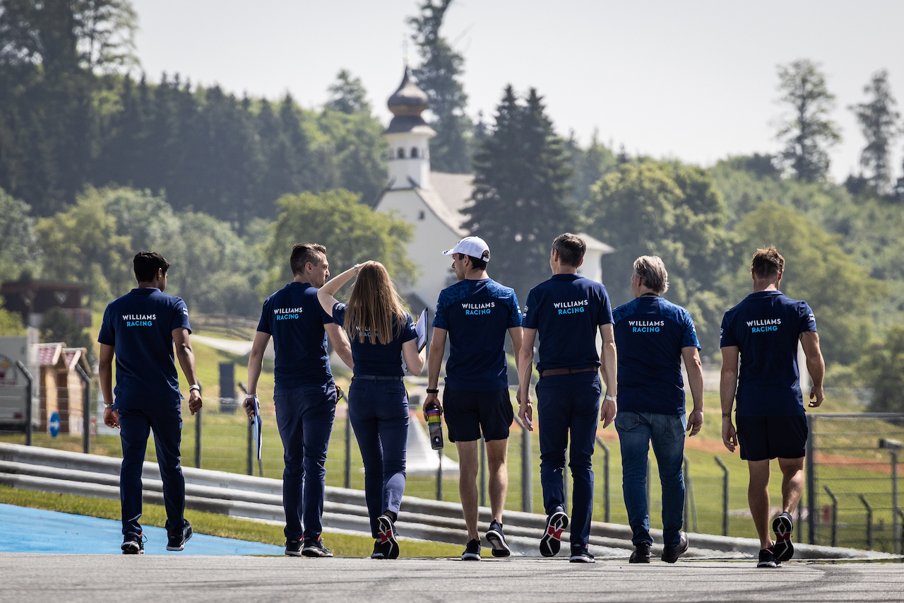GP STIRIA, Nicholas Latifi (CDN) Williams Racing walks the circuit with the team.
24.06.2021. Formula 1 World Championship, Rd 8, Steiermark Grand Prix, Spielberg, Austria, Preparation Day.
- www.xpbimages.com, EMail: requests@xpbimages.com © Copyright: Bearne / XPB Images