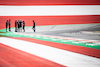 GP STIRIA, Nicholas Latifi (CDN) Williams Racing walks the circuit with the team.
24.06.2021. Formula 1 World Championship, Rd 8, Steiermark Grand Prix, Spielberg, Austria, Preparation Day.
- www.xpbimages.com, EMail: requests@xpbimages.com © Copyright: Bearne / XPB Images