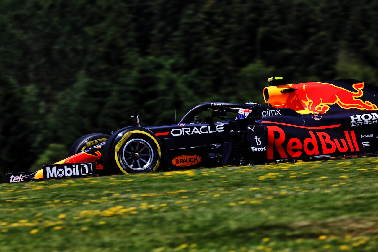 GP STIRIA, Sergio Perez (MEX) Red Bull Racing RB16B.
26.06.2021. Formula 1 World Championship, Rd 8, Steiermark Grand Prix, Spielberg, Austria, Qualifiche Day.
- www.xpbimages.com, EMail: requests@xpbimages.com © Copyright: Batchelor / XPB Images