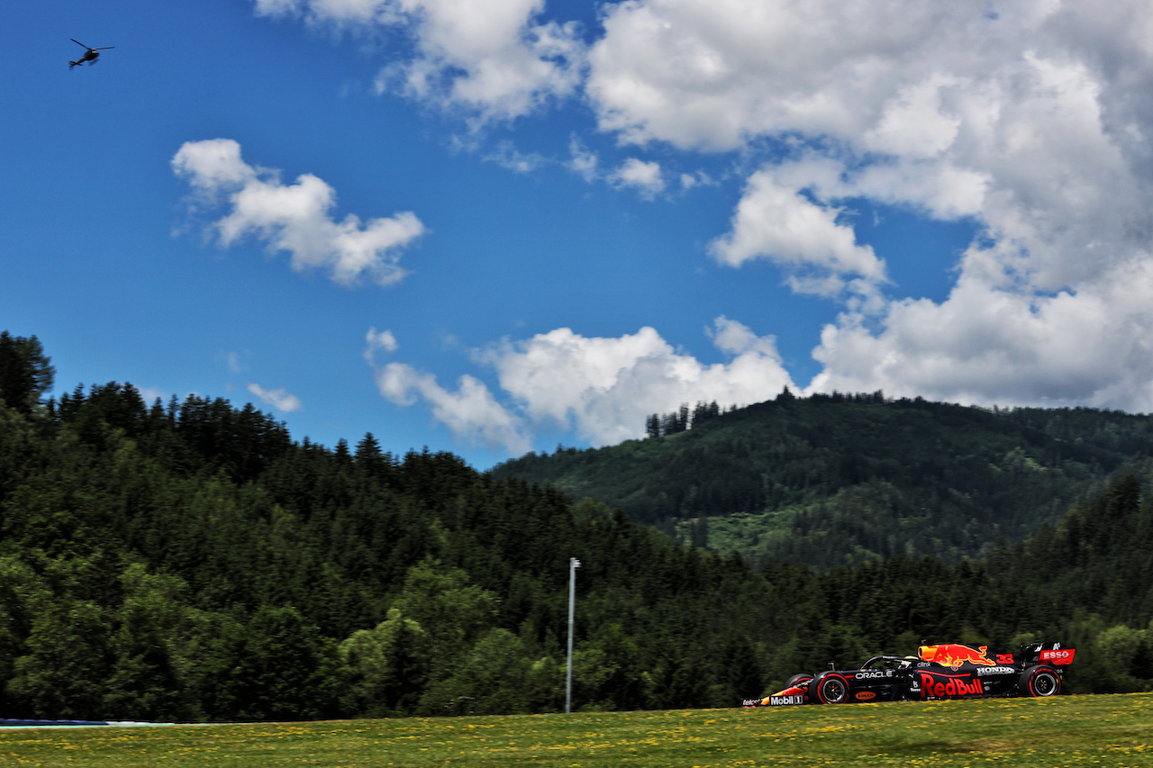 GP STIRIA, Max Verstappen (NLD) Red Bull Racing RB16B.
26.06.2021. Formula 1 World Championship, Rd 8, Steiermark Grand Prix, Spielberg, Austria, Qualifiche Day.
- www.xpbimages.com, EMail: requests@xpbimages.com © Copyright: Batchelor / XPB Images