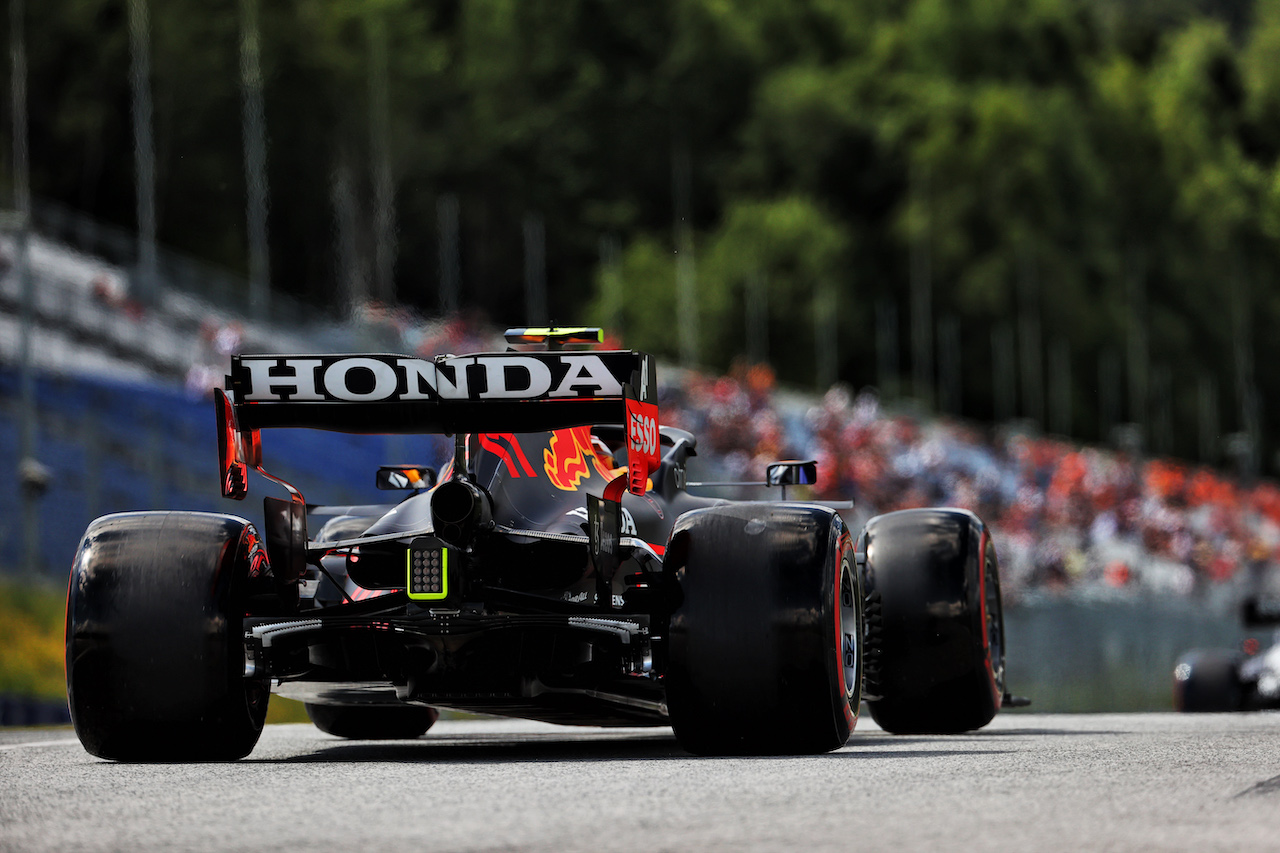 GP STIRIA, Sergio Perez (MEX) Red Bull Racing RB16B.
26.06.2021. Formula 1 World Championship, Rd 8, Steiermark Grand Prix, Spielberg, Austria, Qualifiche Day.
- www.xpbimages.com, EMail: requests@xpbimages.com © Copyright: Batchelor / XPB Images