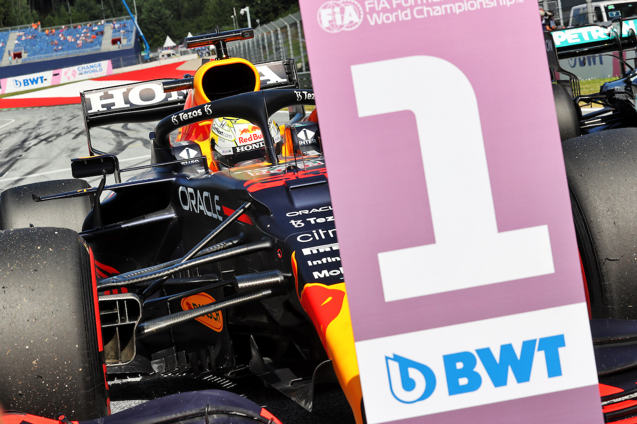 GP STIRIA, Pole sitter Max Verstappen (NLD) Red Bull Racing RB16B in qualifying parc ferme.
26.06.2021. Formula 1 World Championship, Rd 8, Steiermark Grand Prix, Spielberg, Austria, Qualifiche Day.
- www.xpbimages.com, EMail: requests@xpbimages.com © Copyright: Batchelor / XPB Images