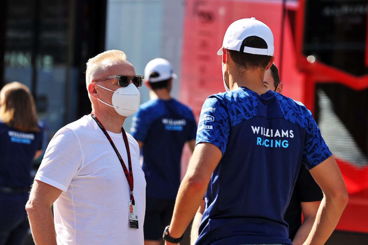 GP STIRIA, (L to R): Dmitry Mazepin (RUS) Uralchem Chairman with George Russell (GBR) Williams Racing.
26.06.2021. Formula 1 World Championship, Rd 8, Steiermark Grand Prix, Spielberg, Austria, Qualifiche Day.
- www.xpbimages.com, EMail: requests@xpbimages.com © Copyright: Moy / XPB Images