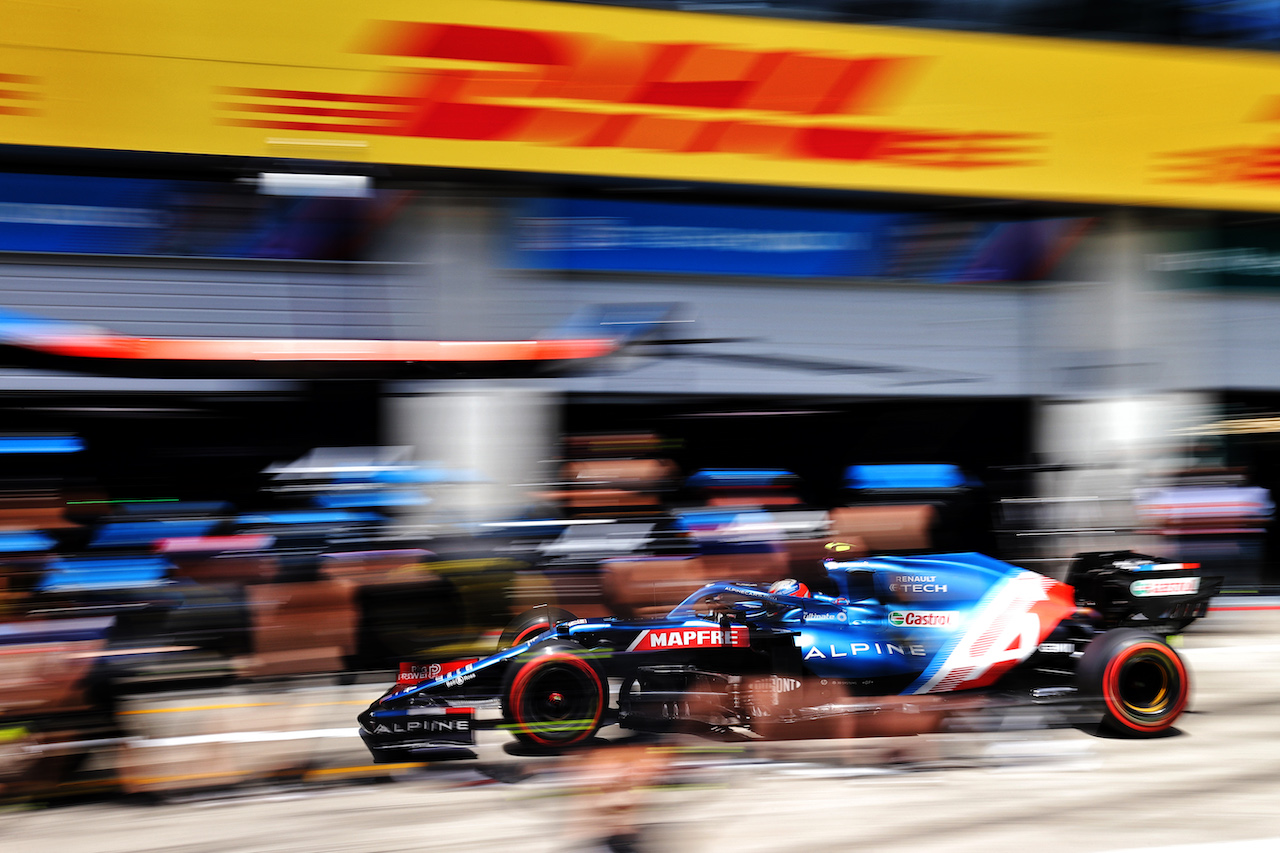 GP STIRIA, Esteban Ocon (FRA) Alpine F1 Team A521 practices a pit stop.
26.06.2021. Formula 1 World Championship, Rd 8, Steiermark Grand Prix, Spielberg, Austria, Qualifiche Day.
- www.xpbimages.com, EMail: requests@xpbimages.com © Copyright: Moy / XPB Images