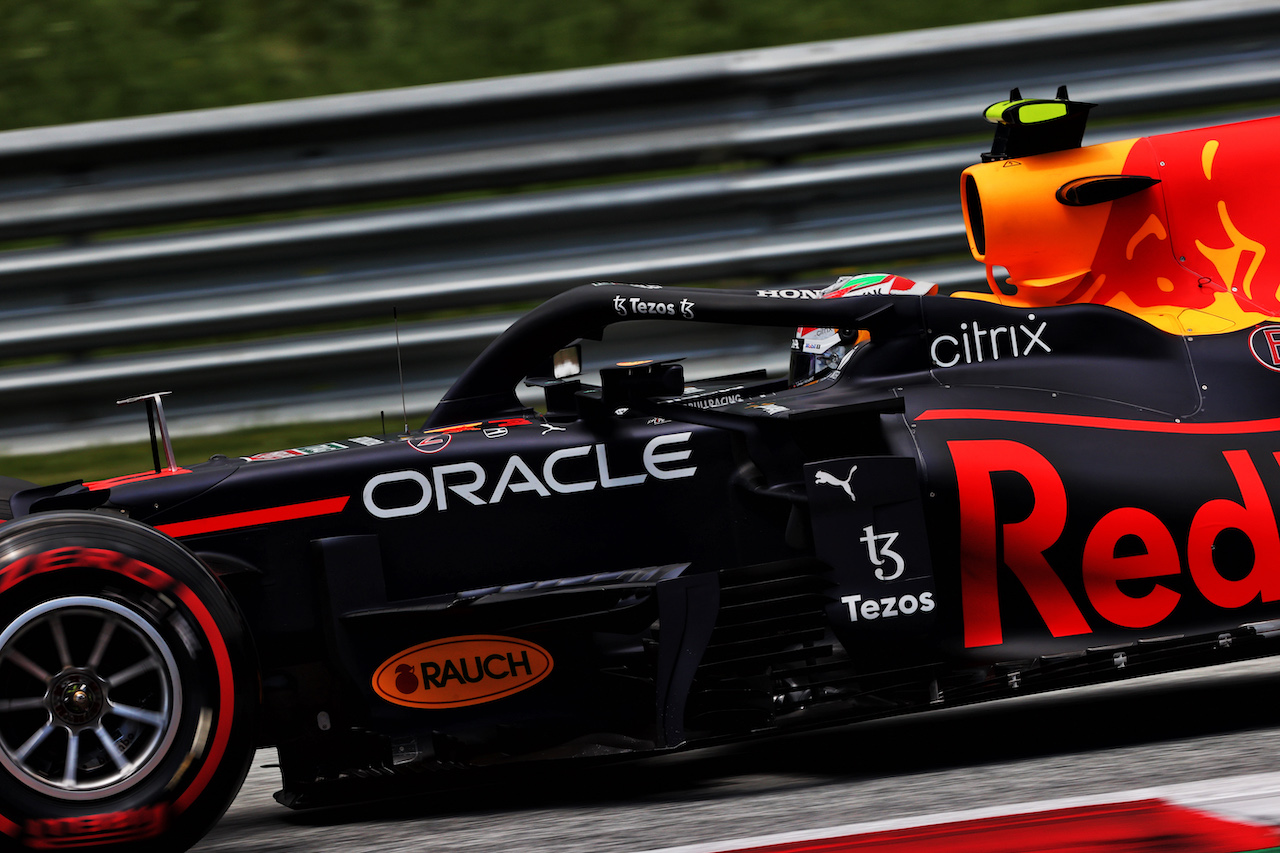 GP STIRIA, Sergio Perez (MEX) Red Bull Racing RB16B.
26.06.2021. Formula 1 World Championship, Rd 8, Steiermark Grand Prix, Spielberg, Austria, Qualifiche Day.
- www.xpbimages.com, EMail: requests@xpbimages.com © Copyright: Batchelor / XPB Images