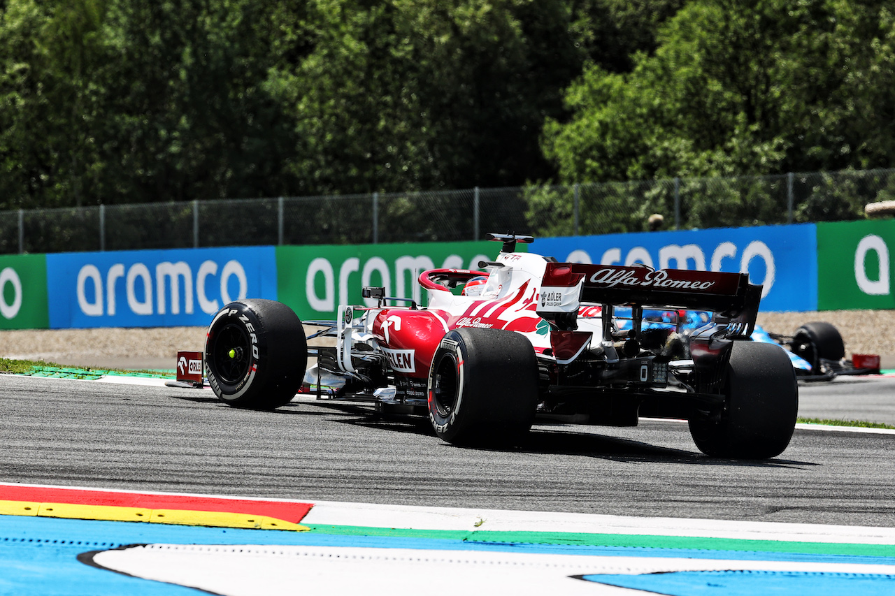 GP STIRIA, Robert Kubica (POL) Alfa Romeo Racing C39 Reserve Driver spins in the first practice session.
25.06.2021. Formula 1 World Championship, Rd 8, Steiermark Grand Prix, Spielberg, Austria, Practice Day.
- www.xpbimages.com, EMail: requests@xpbimages.com © Copyright: Batchelor / XPB Images