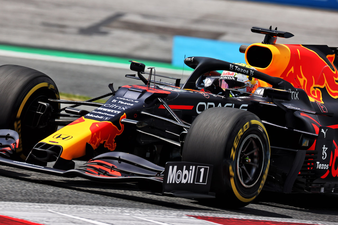 GP STIRIA, Max Verstappen (NLD) Red Bull Racing RB16B.
25.06.2021. Formula 1 World Championship, Rd 8, Steiermark Grand Prix, Spielberg, Austria, Practice Day.
- www.xpbimages.com, EMail: requests@xpbimages.com © Copyright: Batchelor / XPB Images