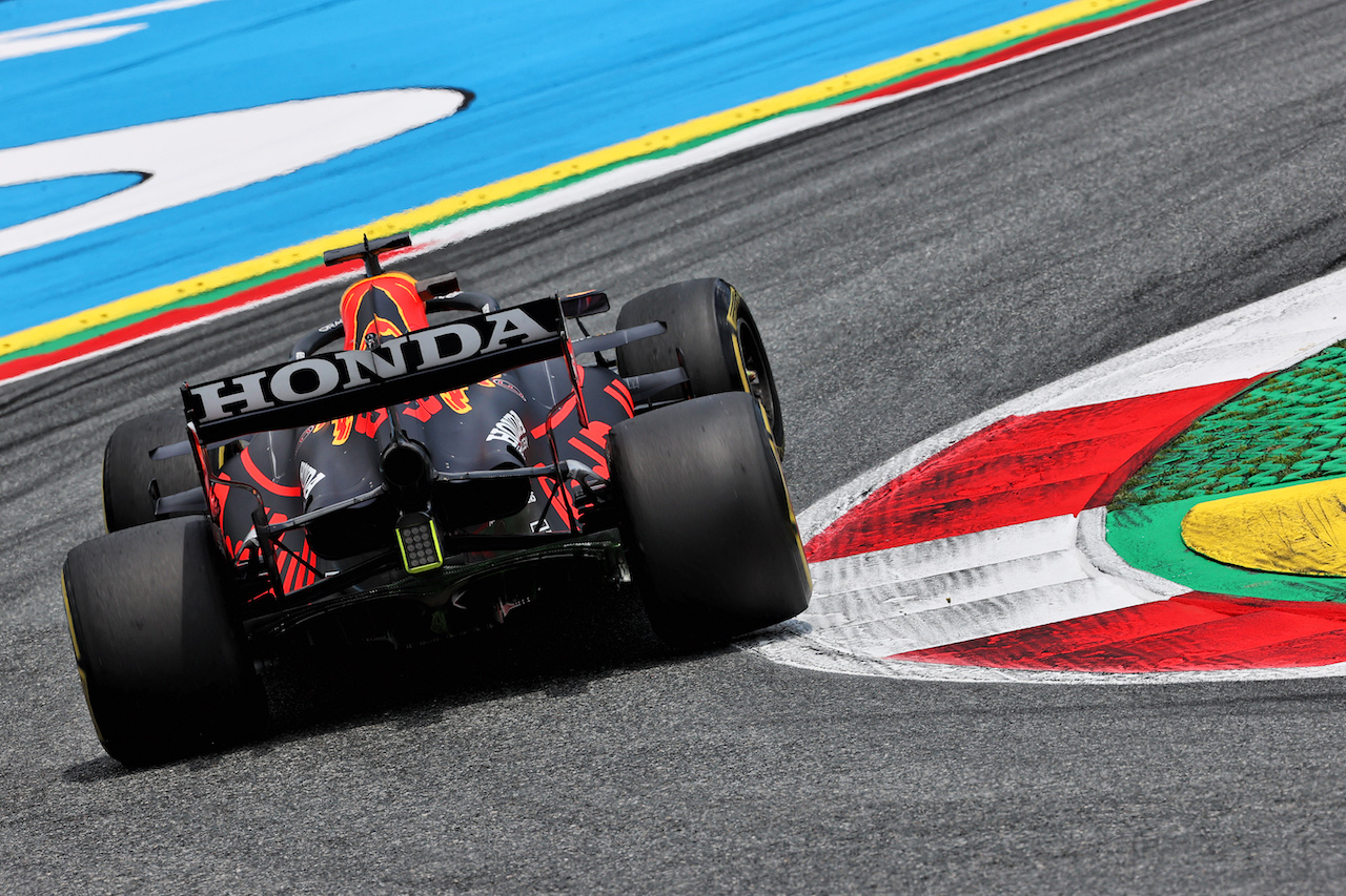 GP STIRIA, Max Verstappen (NLD) Red Bull Racing RB16B.
25.06.2021. Formula 1 World Championship, Rd 8, Steiermark Grand Prix, Spielberg, Austria, Practice Day.
- www.xpbimages.com, EMail: requests@xpbimages.com © Copyright: Batchelor / XPB Images