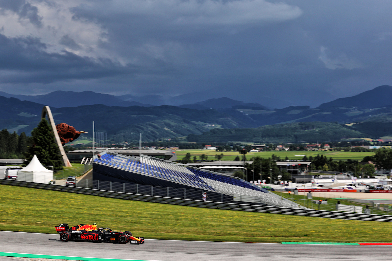 GP STIRIA, Sergio Perez (MEX) Red Bull Racing RB16B.
25.06.2021. Formula 1 World Championship, Rd 8, Steiermark Grand Prix, Spielberg, Austria, Practice Day.
- www.xpbimages.com, EMail: requests@xpbimages.com © Copyright: Batchelor / XPB Images