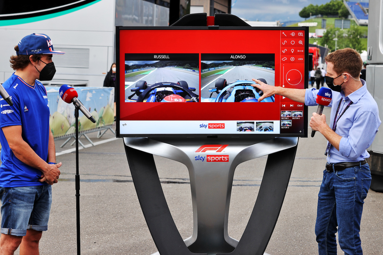 GP STIRIA, (L to R): Fernando Alonso (ESP) Alpine F1 Team with Anthony Davidson (GBR) Sky Sports F1 Presenter.
25.06.2021. Formula 1 World Championship, Rd 8, Steiermark Grand Prix, Spielberg, Austria, Practice Day.
- www.xpbimages.com, EMail: requests@xpbimages.com © Copyright: Moy / XPB Images