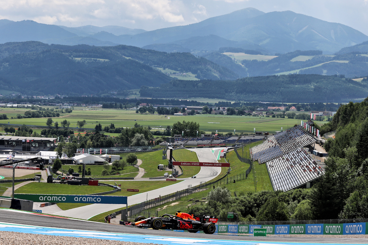 GP STIRIA, Max Verstappen (NLD) Red Bull Racing RB16B.
25.06.2021. Formula 1 World Championship, Rd 8, Steiermark Grand Prix, Spielberg, Austria, Practice Day.
- www.xpbimages.com, EMail: requests@xpbimages.com © Copyright: Batchelor / XPB Images